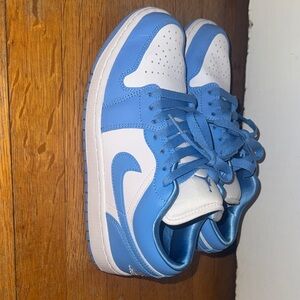 Women’s 7.5 Air Jordan 1 Low- Like New Condition